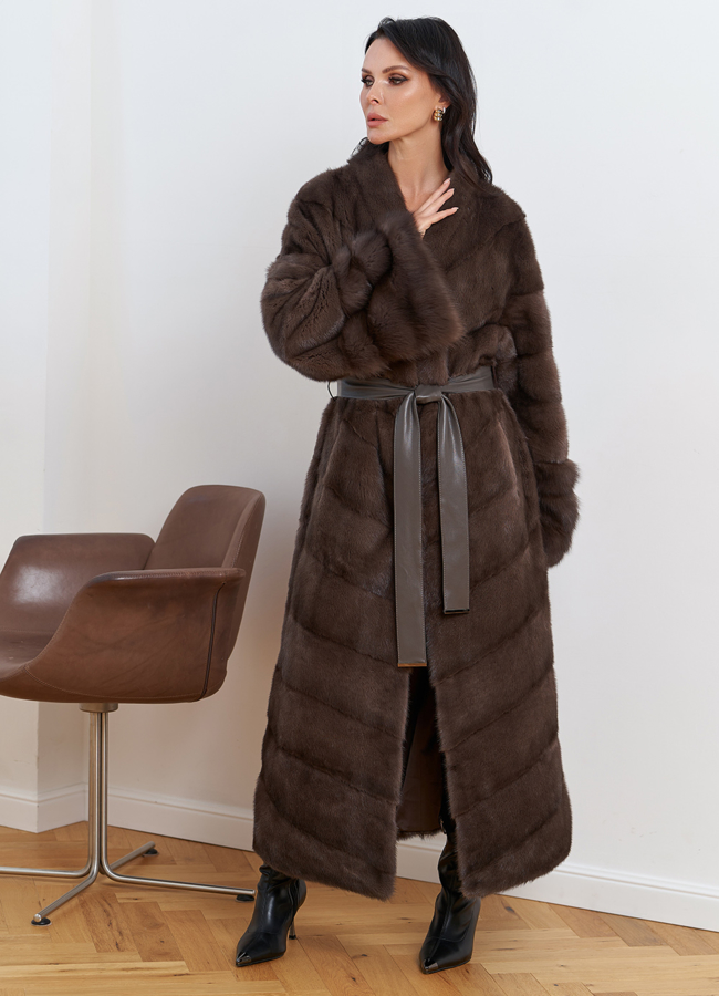 Женская длинная шуба с отделкой из меха куницы модель № 30675 универмаг малина