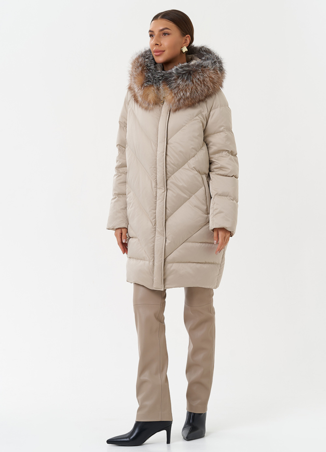 Светлый пуховик с мехом чернобурки модель № 28847 универмаг малина