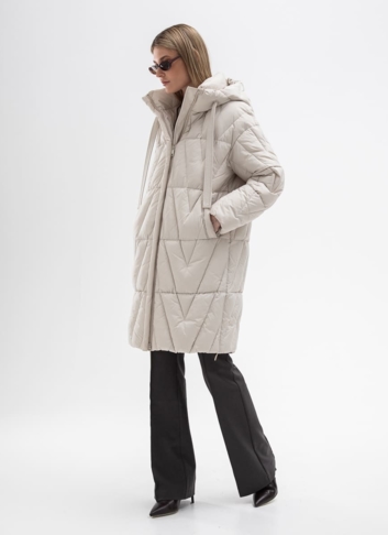 Женский светлый пуховик с капюшоном