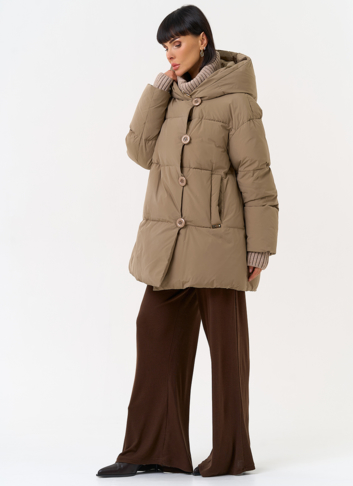 Женский пуховик с акцентными пуговицами