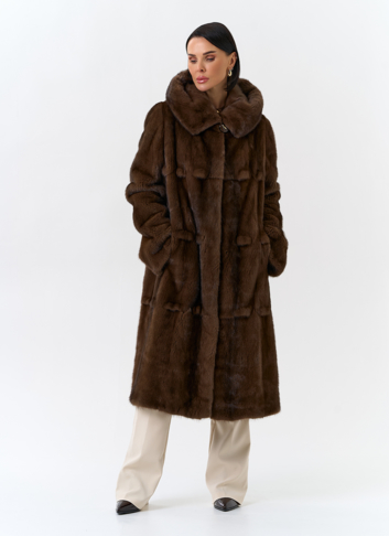 Женская шуба из меха норки с капюшоном 