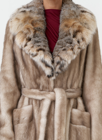 Женская шуба из меха норки с воротником из меха рыси