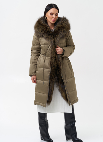 Женский пуховик с отделкой из меха чернобурки