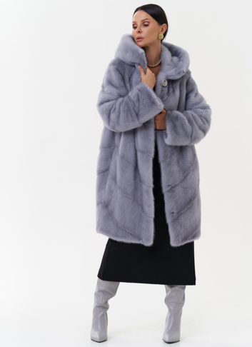 Норковая шуба голубого цвета с капюшоном