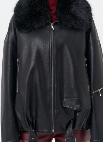 Женская утепленная куртка из эко кожи черного цвета