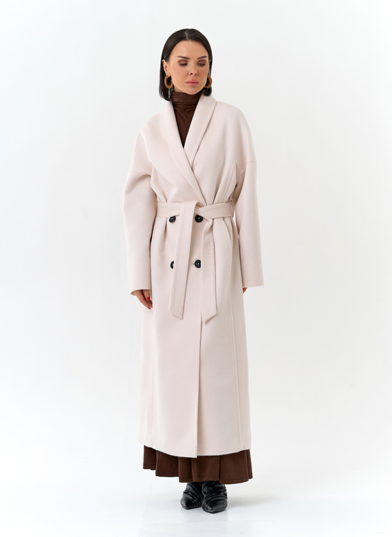 Светлое женское пальто с воротником шаль