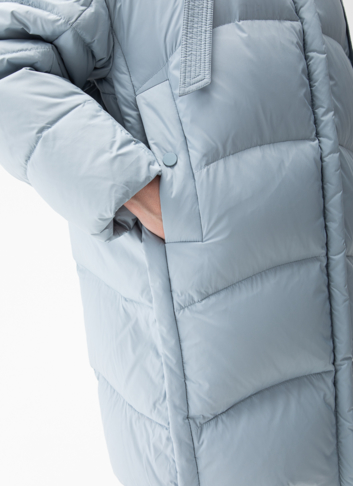 Женский пуховик с капюшоном 