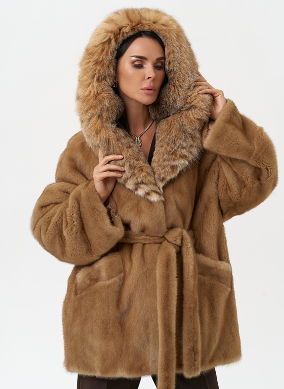 Женская шуба из меха норки с капюшоном из меха рыси