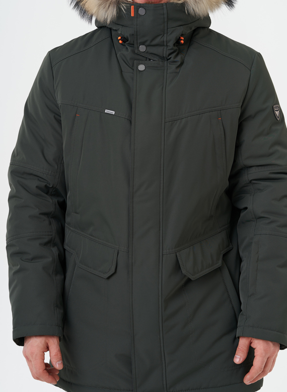 Пуховик с отделкой из меха енота