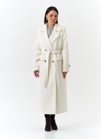 Женское пальто белого цвета