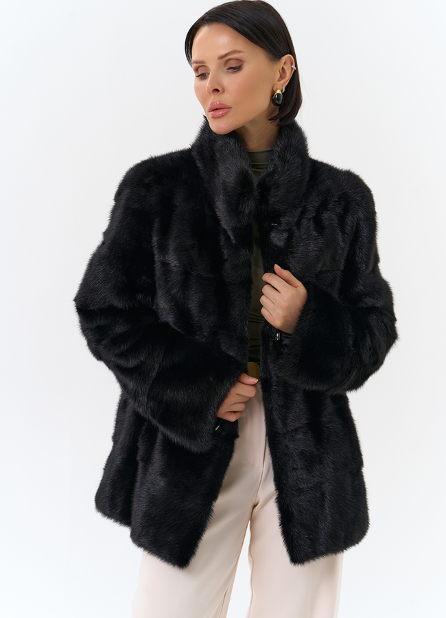 фото Укороченная норковая шуба с воротником стойкой черного цвета  модель № 25395