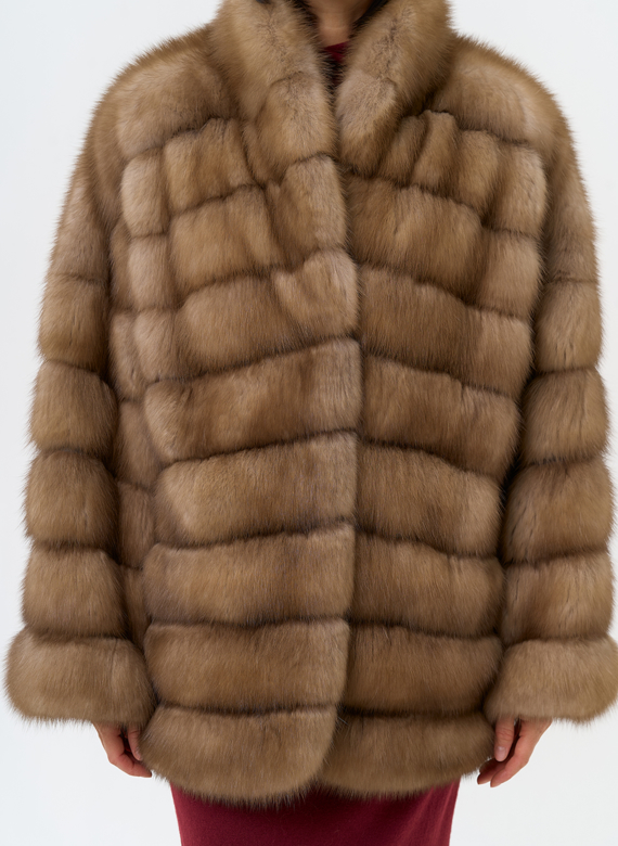 Женская шуба из куницы с воротником