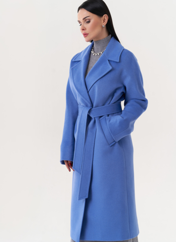 Женское пальто с английским воротником