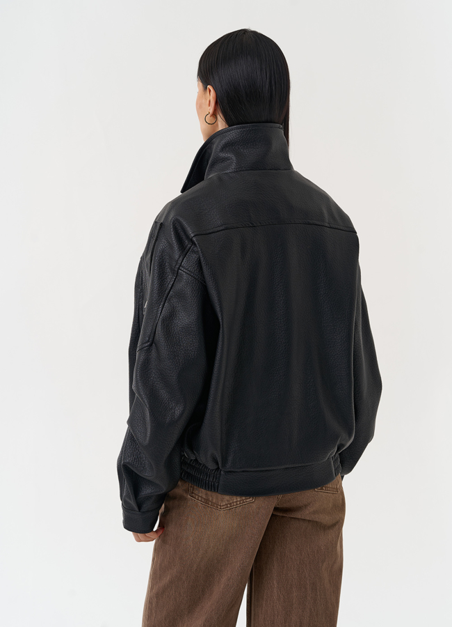 фото Куртка бомбер из эко кожи черного цвета модель № 30445