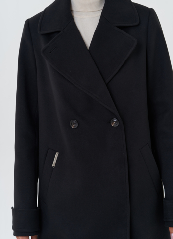 Женское пальто с английским воротником