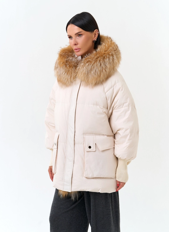 Женский пуховик с мехом лисы на капюшоне фото