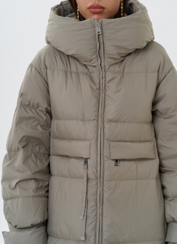 Длинный пуховик с капюшоном