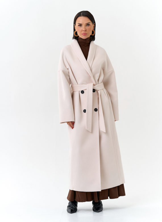 Светлое женское пальто с воротником шаль