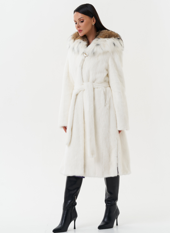 Шуба из белой  норки с капюшоном из рыси