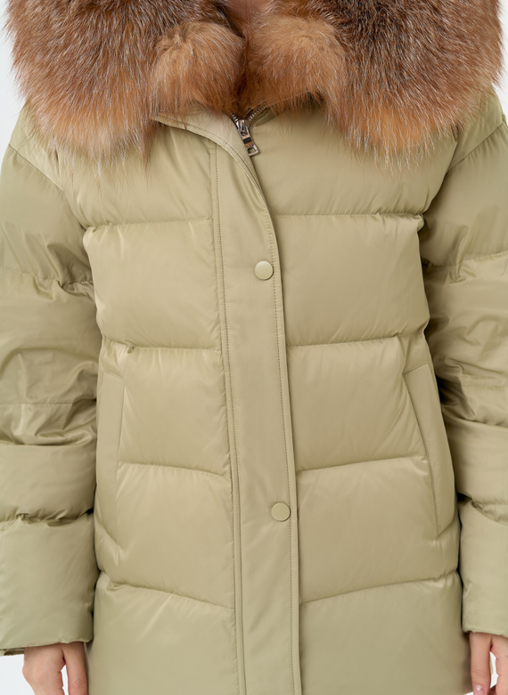 Женский пуховик с отделкой из меха рыжей лисы