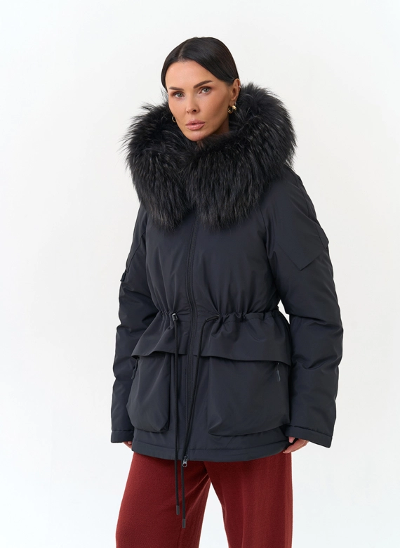 Женская куртка с мехом чернобурой лисы на капюшоне фото