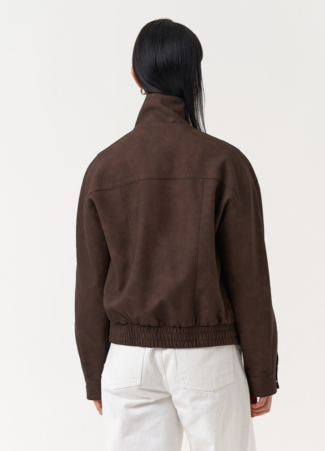 Женская куртка бомбер из эко кожи коричневого цвета модель № 30417 в кредит