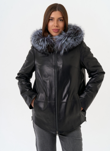 Женская куртка из натуральной кожи с капюшоном из меха чернобурки