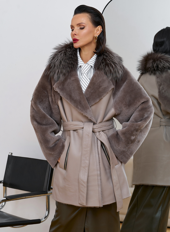 Женская натуральная дубленка с воротником из меха лисы