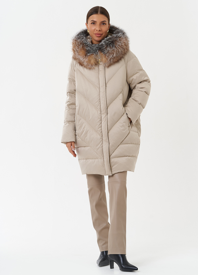 фото Светлый пуховик с мехом чернобурки модель № 28847