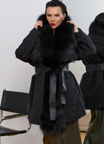 Женское зимнее полупальто черного цвета с мехом лисы