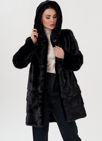 Шуба из норки с капюшоном черного цвета