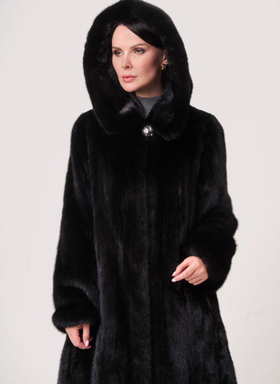 Шуба черного цвета 