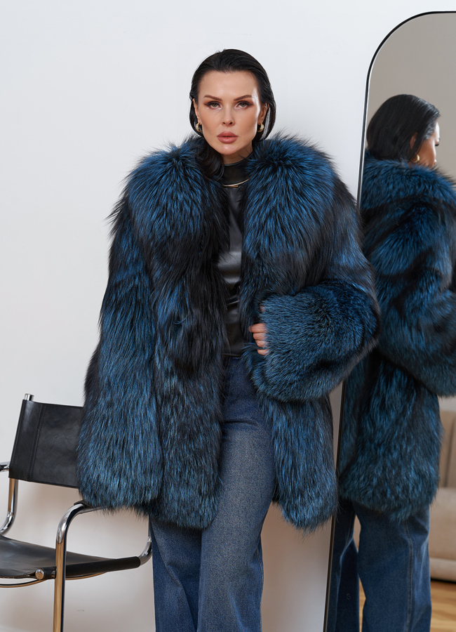 Шуба из меха чернобурки голубого цвета модель № 27613 меха малина