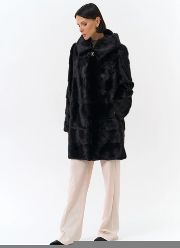 Шуба из норки с капюшоном черного цвета Шуба из норки с капюшоном черного цвета