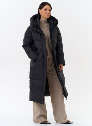 Женский пуховик черного цвета с капюшоном