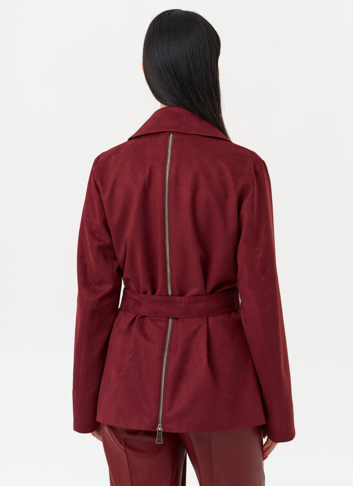 Женская куртка из эко замши бордового цвета