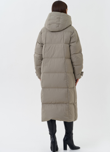 Длинный пуховик с капюшоном
