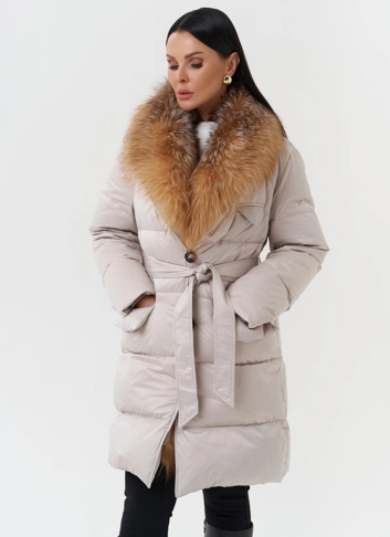 Женский пуховик с отделкой из меха лисы