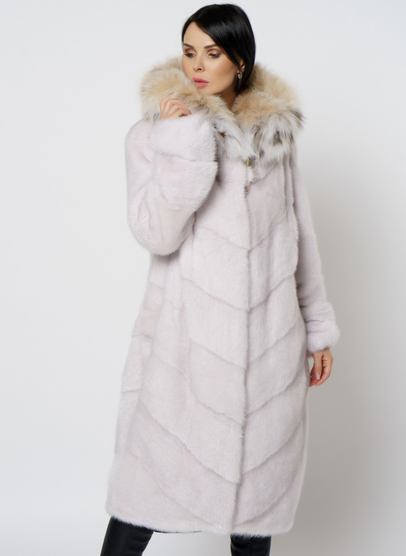 Светлая шуба с рысью