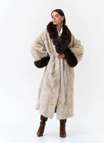 Светлая шуба из меха норки с воротником из меха песца фото