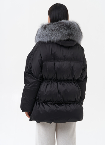 Пуховик с отделкой из меха чернобурки