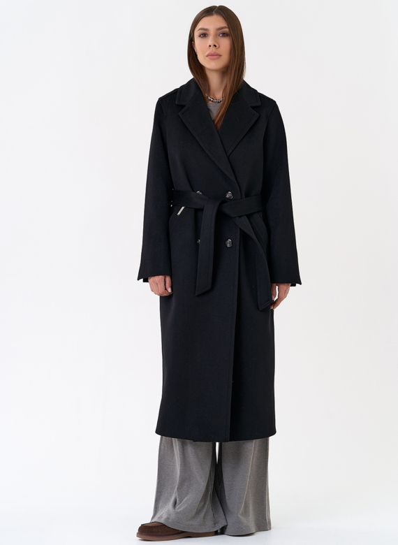 Женское пальто с английским воротником