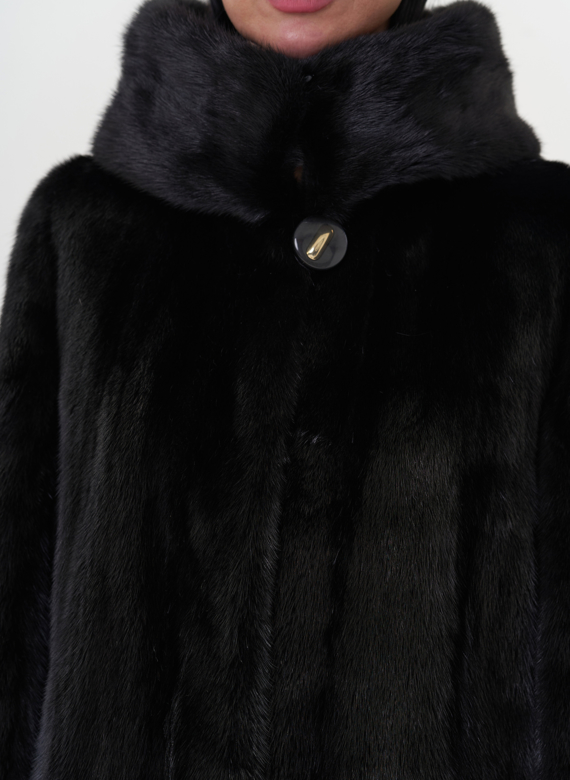 Норковая шуба черного цвета