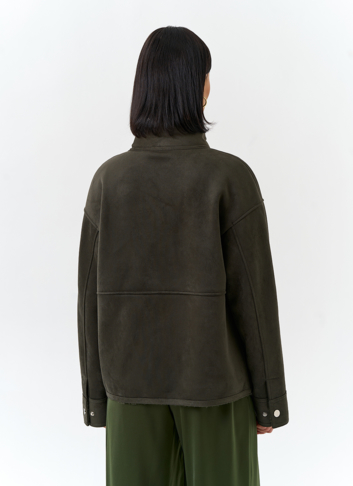 Женская дубленка из эко замши с воротником стойкой