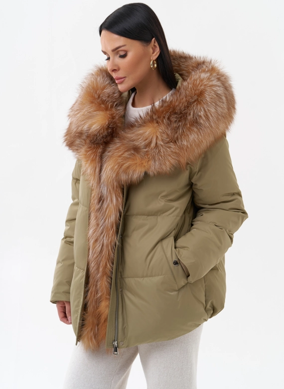 Пуховик с капюшоном из меха лисы