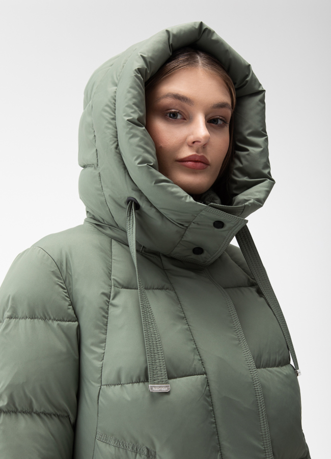 Женский пуховик с капюшоном  модель № 28382 универмаг малина