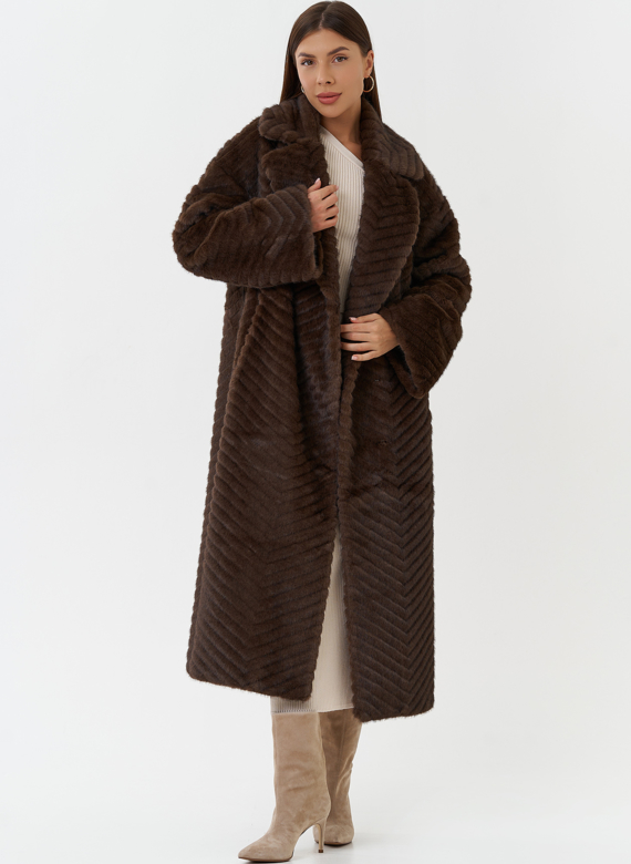 Пальто из эко меха с английским воротником