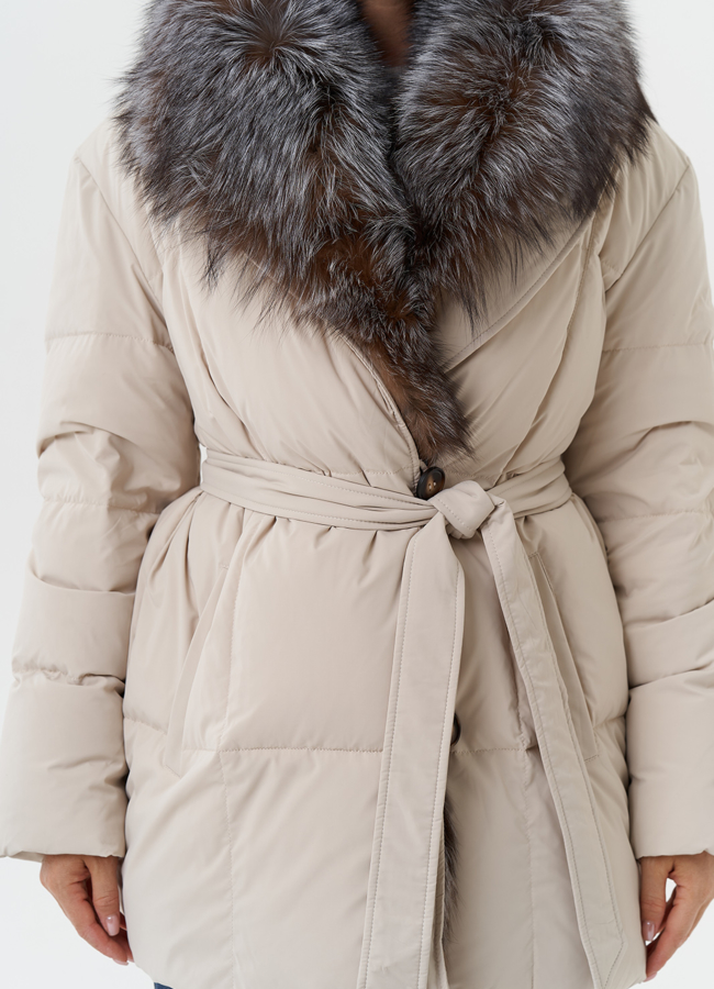 Женский пуховик с мехом чернобурки модель № 28571 в кредит