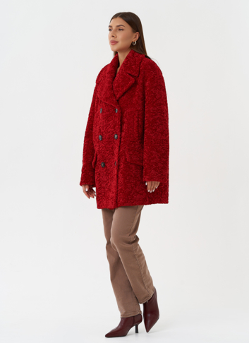 Яркое двубортное пальто с английским воротником