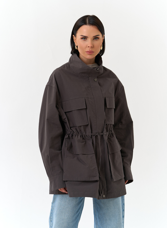 Женская куртка ветровка с накладными карманами